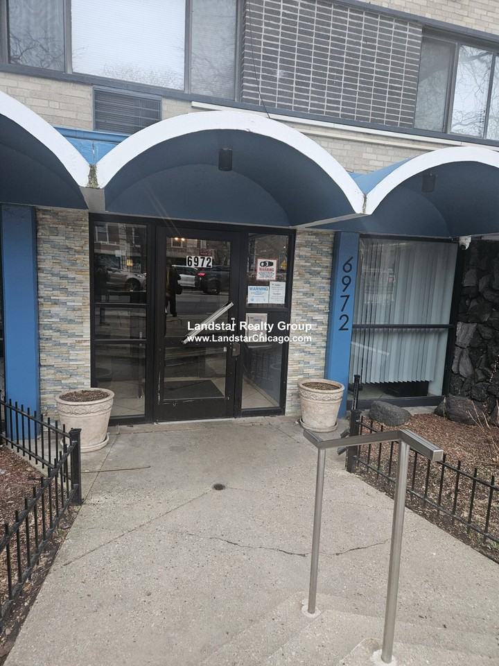 6972 N Sheridan Rd #207 - Photo 2 of 21