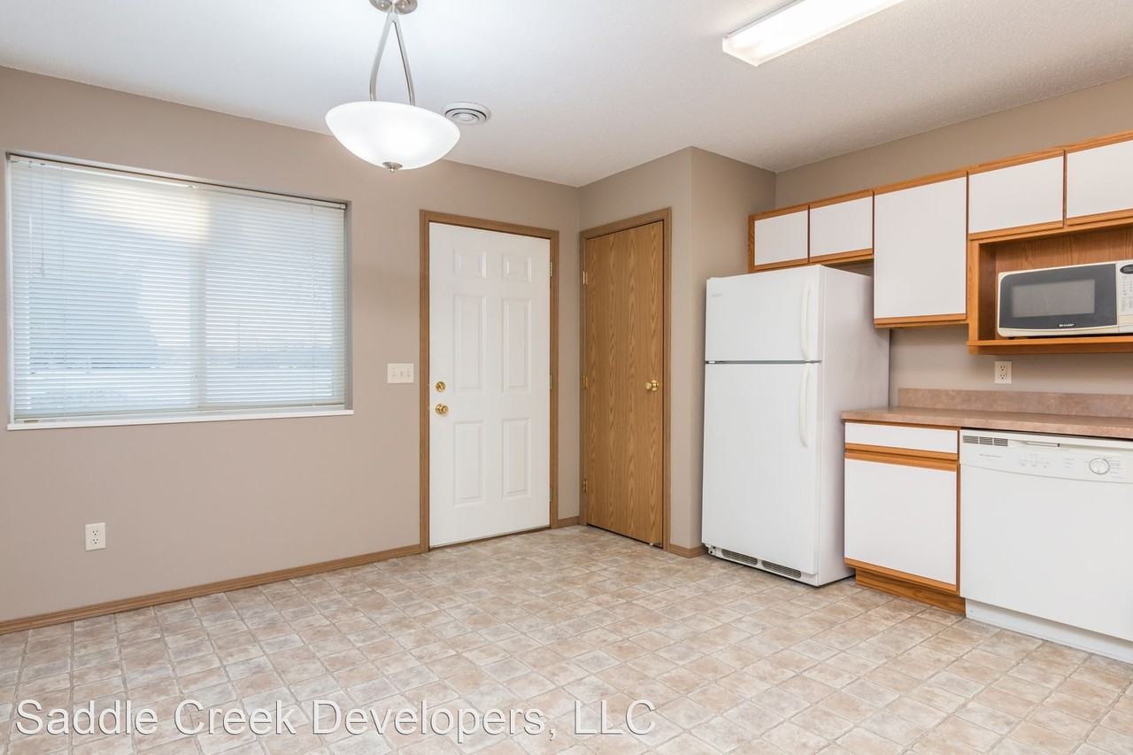 Saddle Creek Townhomes - Photo 3 of 17