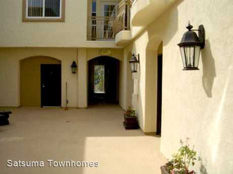 5330 Satsuma Ave - Photo 3 of 18