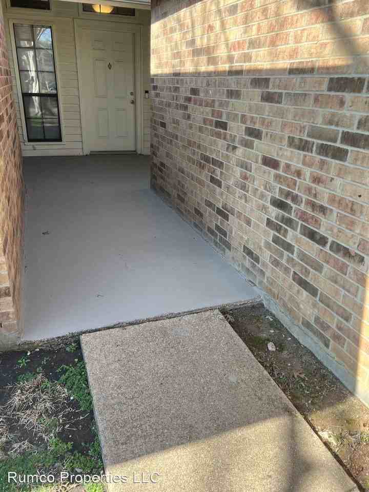 2202 Dewey Dr - Photo 2 of 34