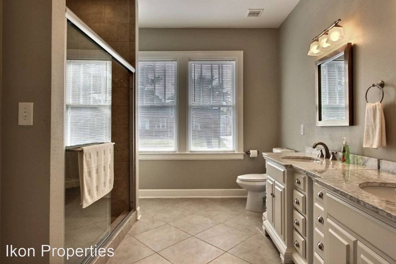 528 E 52nd St - Photo 2 of 19