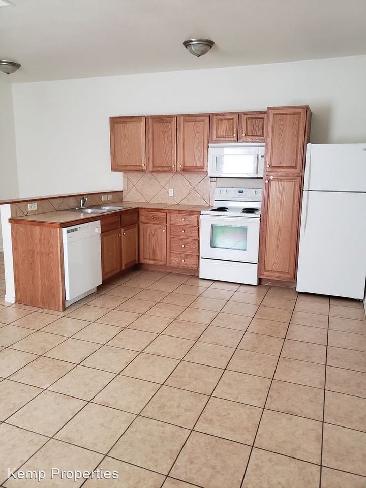 122-124 Atlanta - Photo 2 of 30