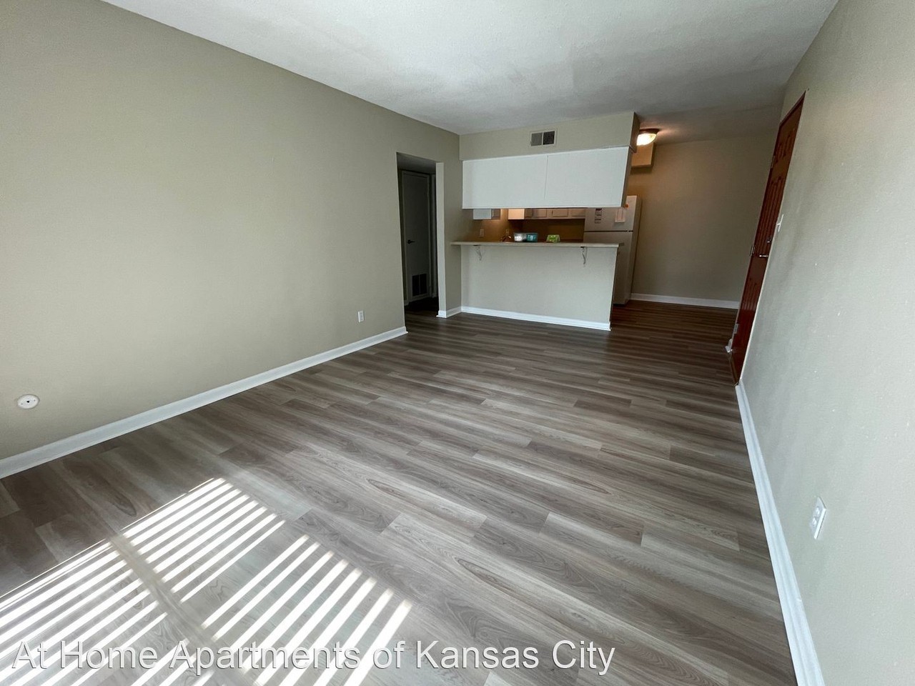 5907 Reeds Rd - Photo 2 of 8