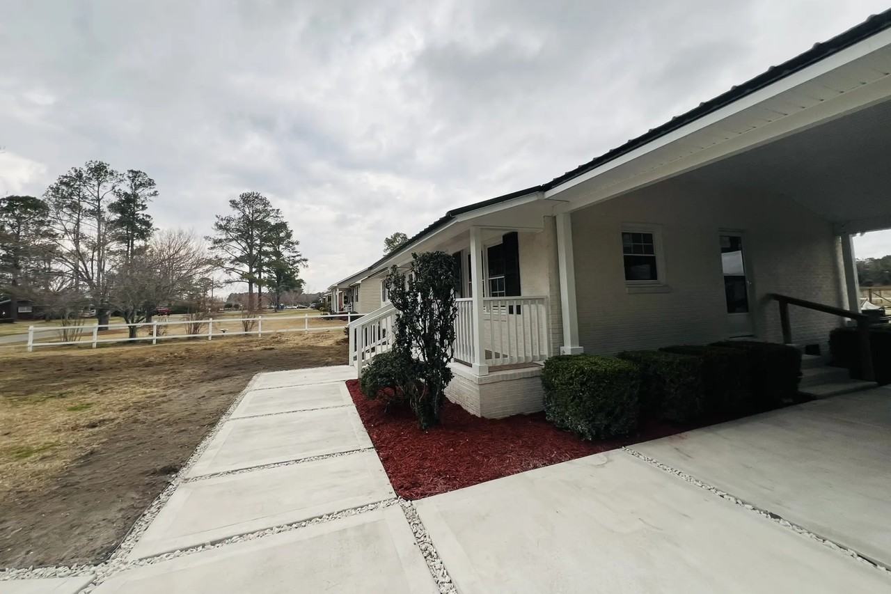 133 Newton Ln - Photo 3 of 50