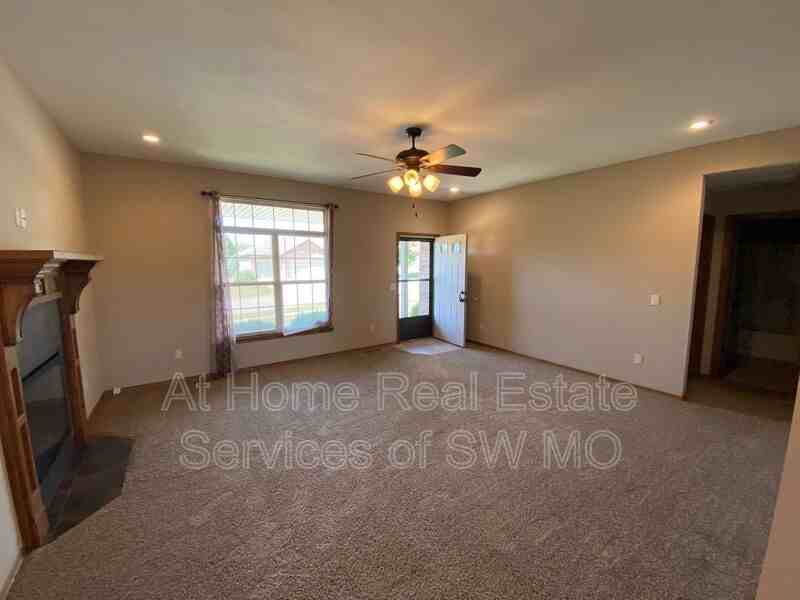 1742 N Chandler Rd - Photo 3 of 16