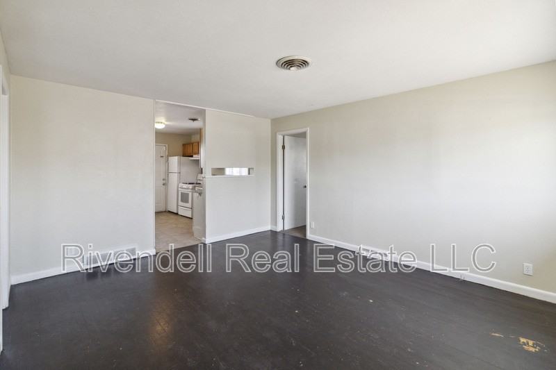 1127 Xenia St - Photo 4 of 12