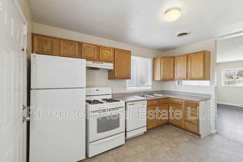 1127 Xenia St - Photo 5 of 12