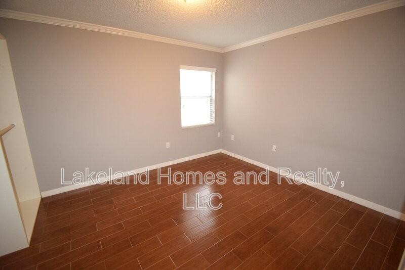 1005 S New York Ave #9 - Photo 2 of 8