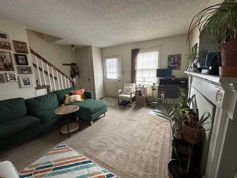 743 Michigan St - Photo 2 of 11