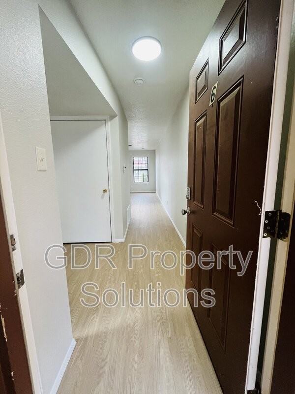 1116 Coal Ave Sw #6 - Photo 2 of 25