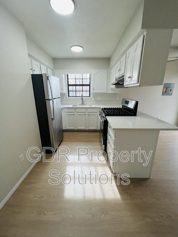 1116 Coal Ave Sw #6 - Photo 4 of 25