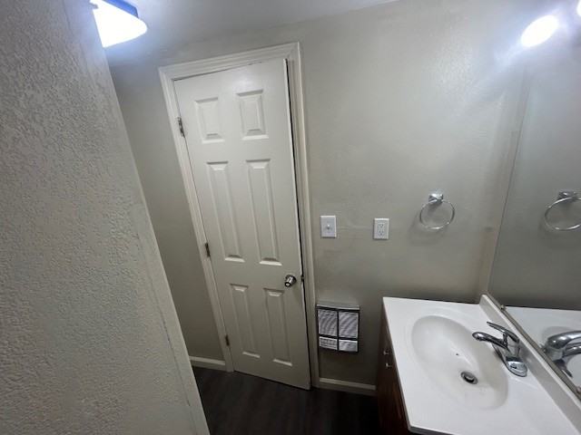 1140 S Ellis St - Photo 2 of 19