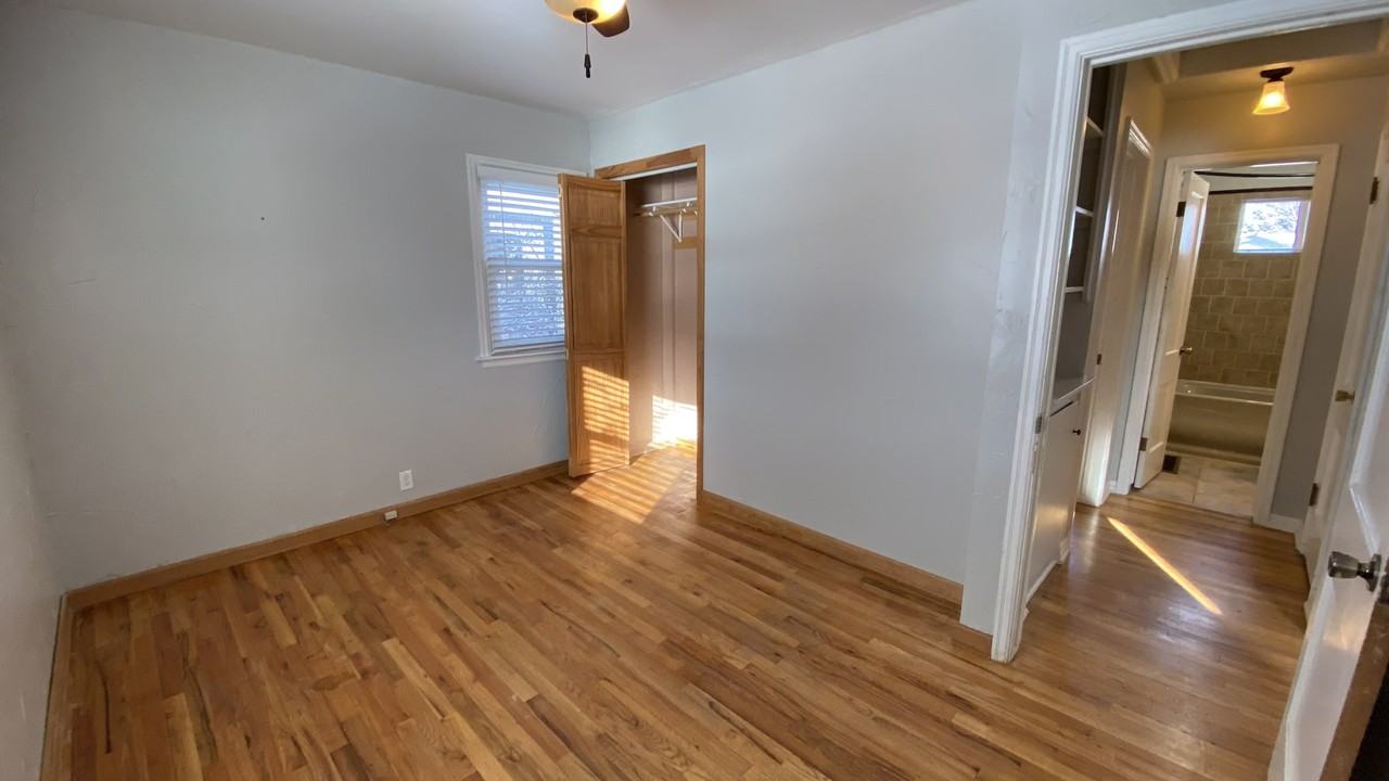 1516 22nd St - Photo 2 of 9