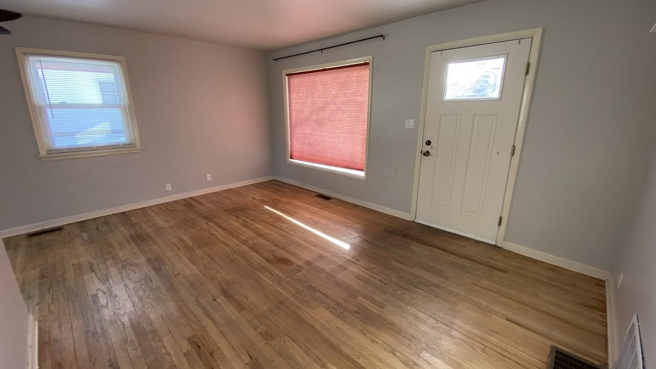 1516 22nd St - Photo 3 of 9