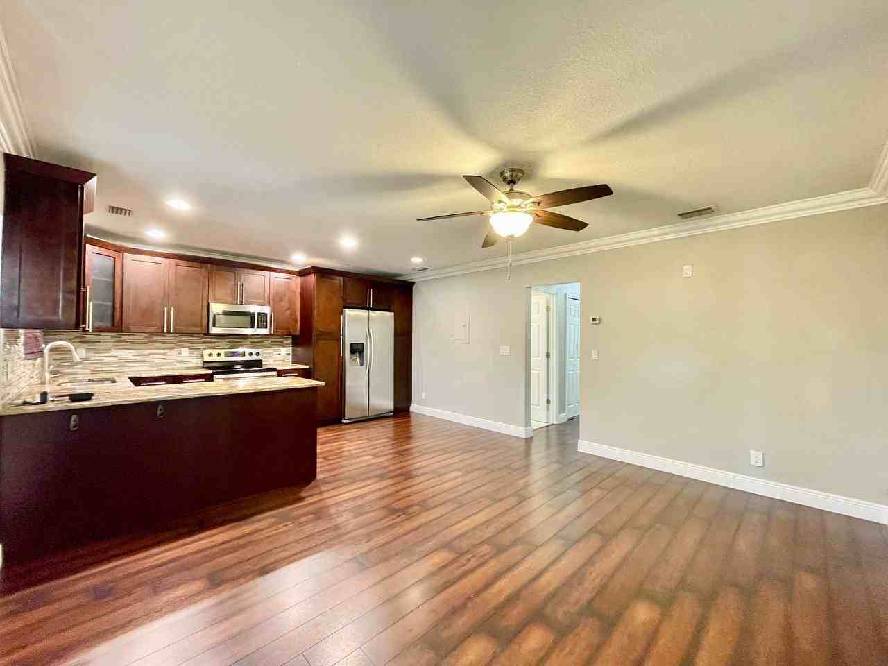 909 N Excelda Ave - Photo 3 of 22