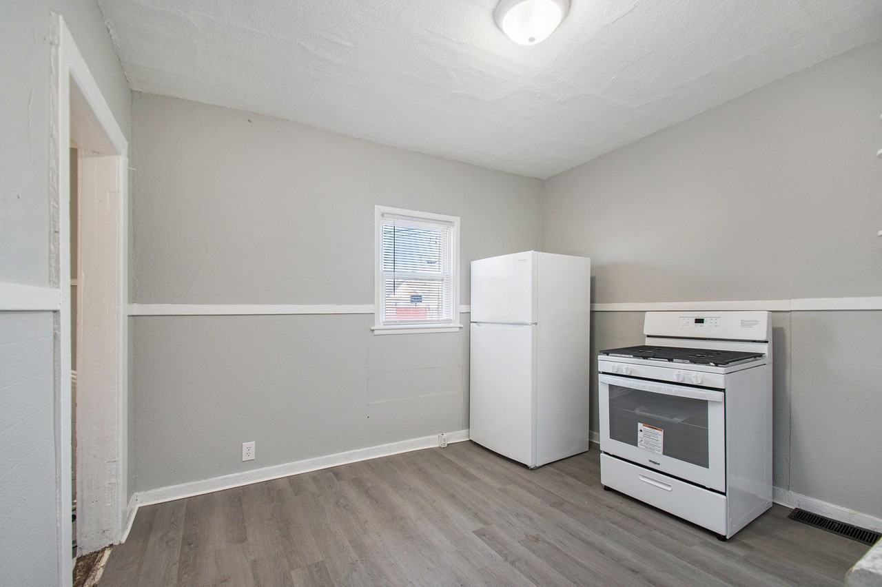 1339 Dunham St - Photo 2 of 16