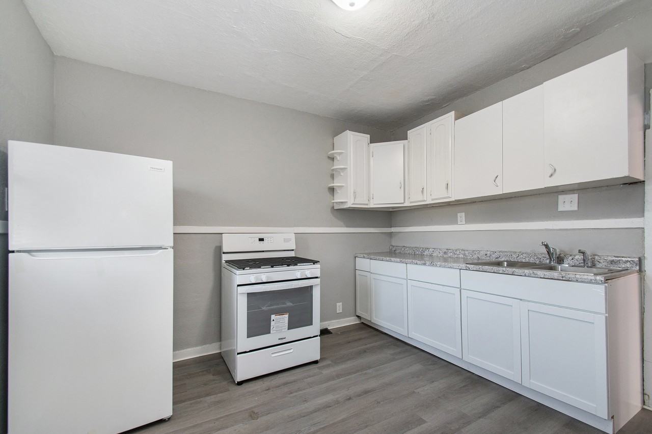 1339 Dunham St - Photo 3 of 16