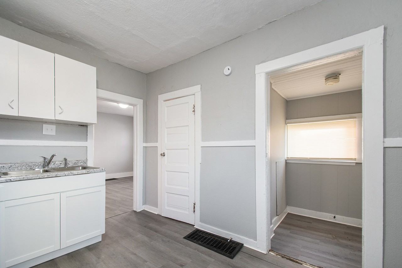 1339 Dunham St - Photo 4 of 16