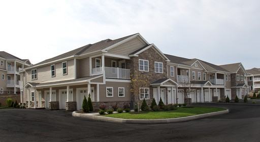 14 Stoneledge Dr #10