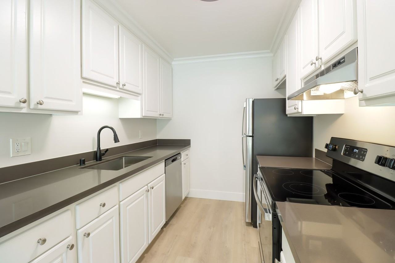 4747 Atherton Ave - Photo 3 of 20