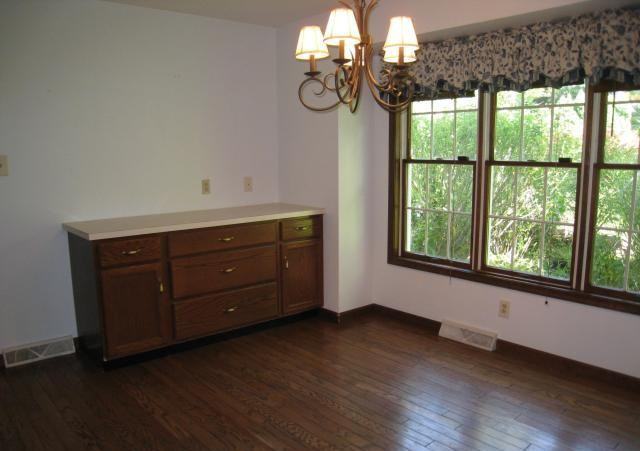 340 Oakford Rd - Photo 3 of 32