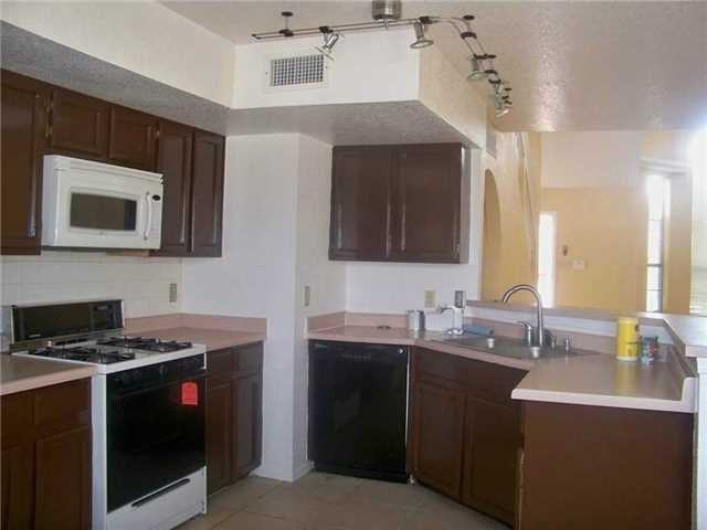 2424 Fletcher Pl - Photo 2 of 9