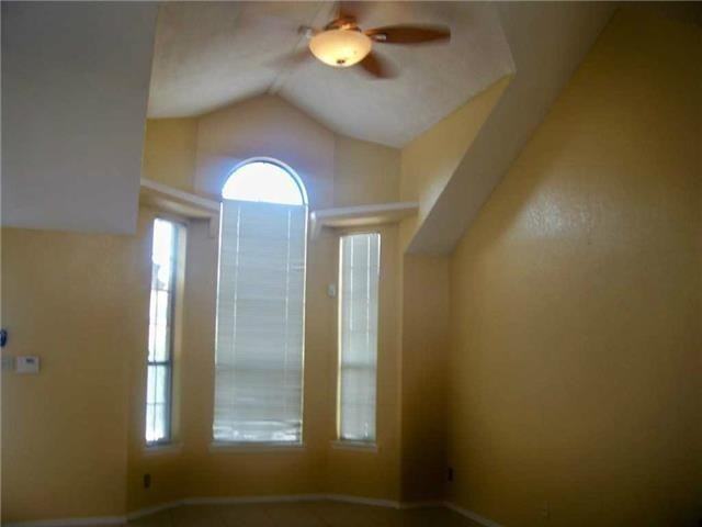 2424 Fletcher Pl - Photo 3 of 9