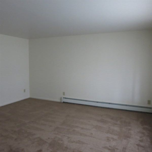 32 Riverview Dr - Photo 2 of 18