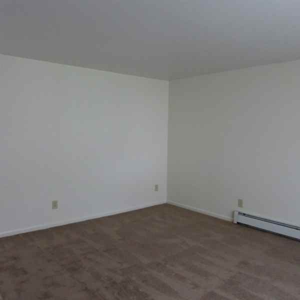 32 Riverview Dr - Photo 3 of 18