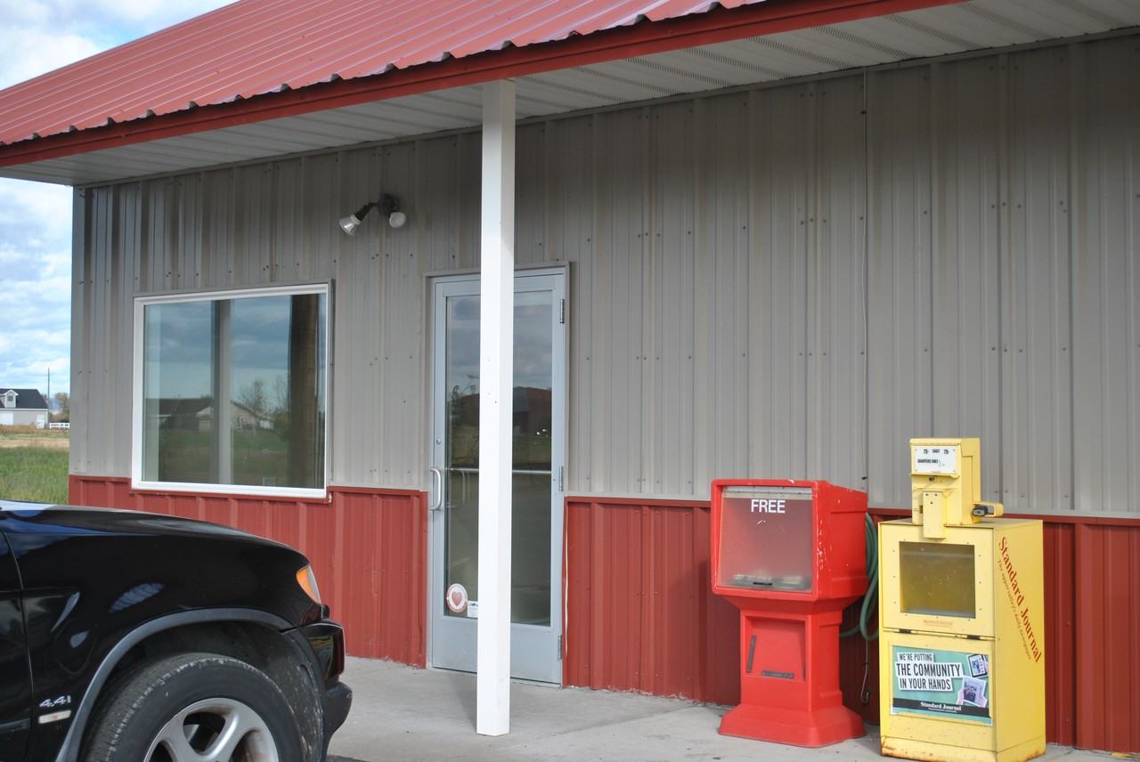 235 Yellowstone Hwy #B - Photo 2 of 9