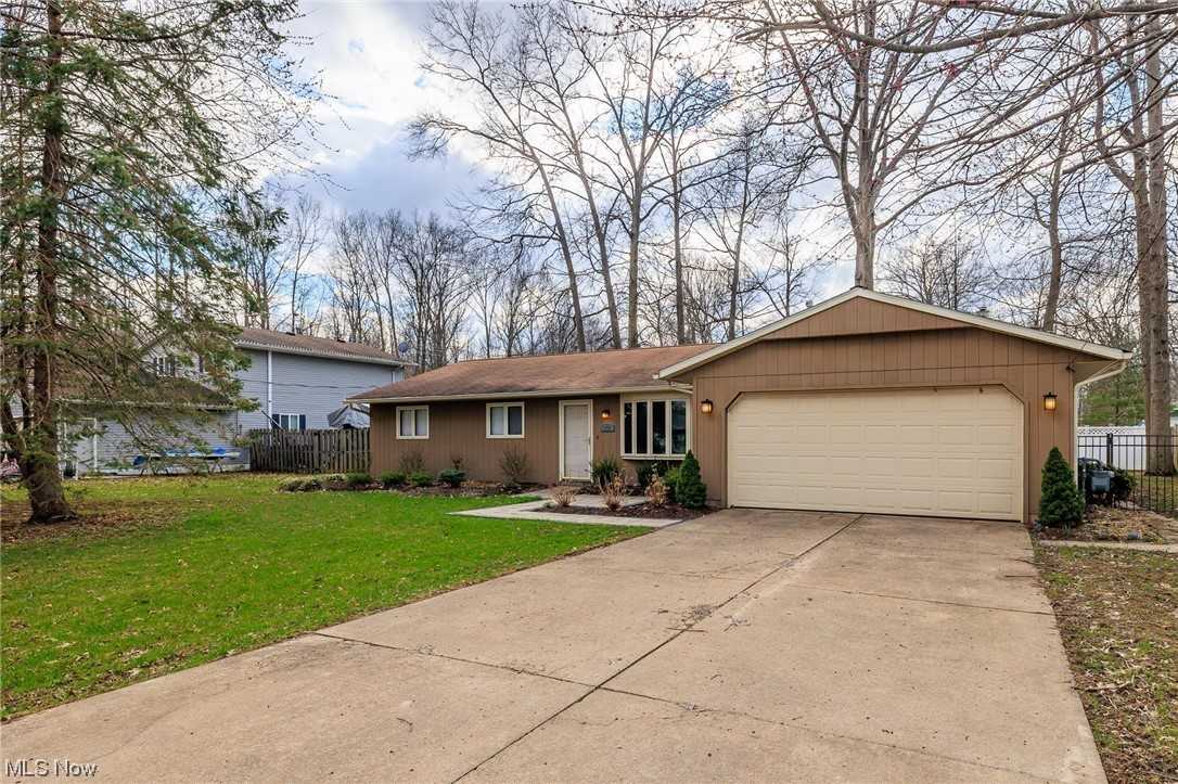 870 Robinwood Ave, Sheffield Lake, OH 44054 3 Bedroom House for 1,799