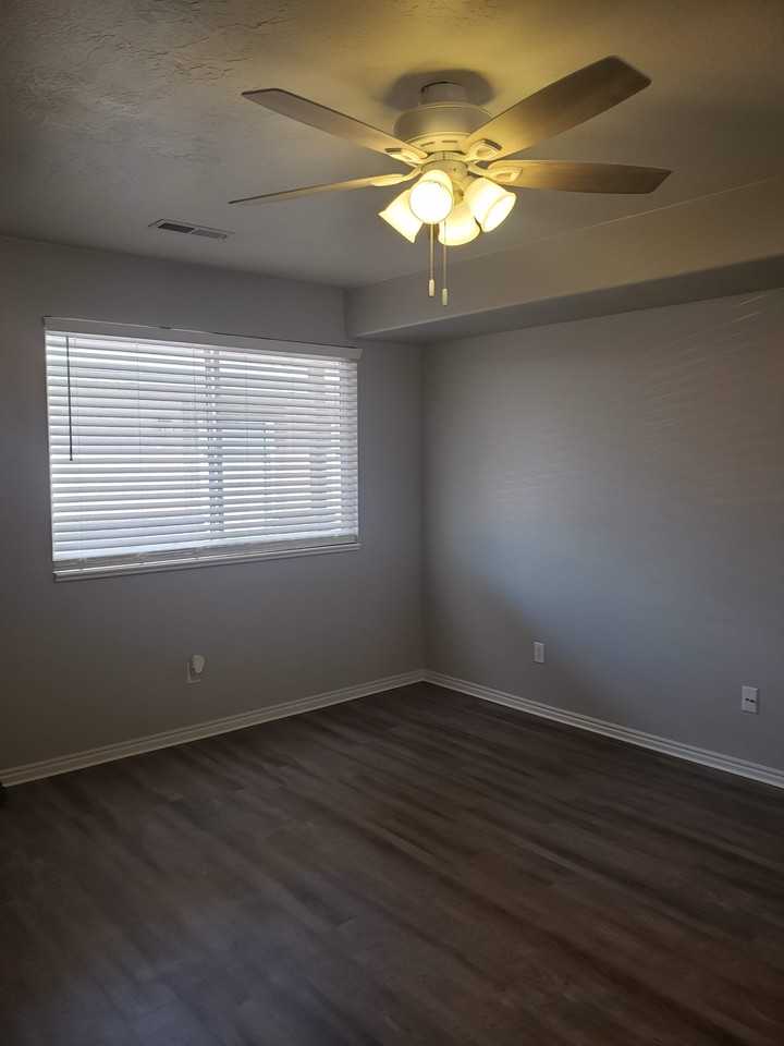 1949 N 275 W #15 - Photo 6 of 31