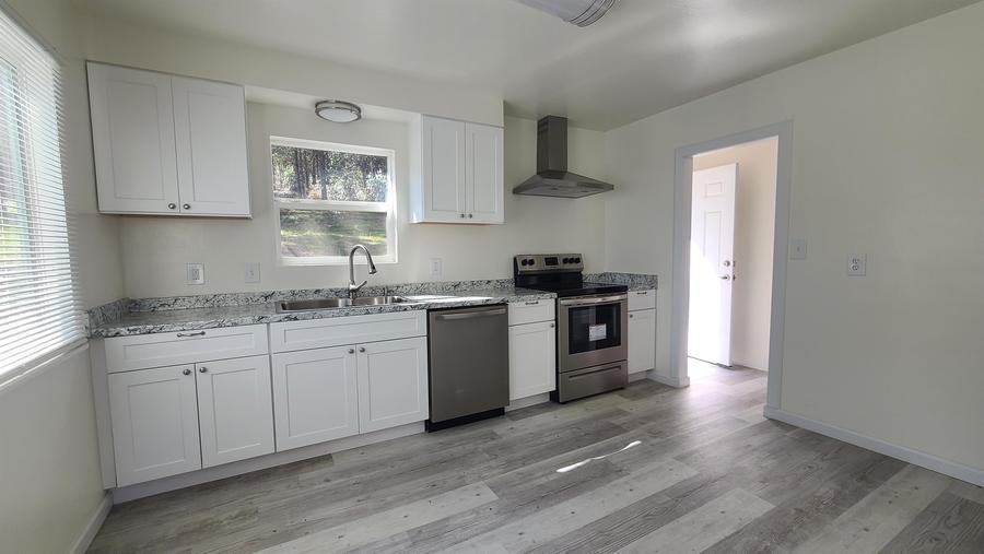 221 Acorn St - Photo 3 of 20