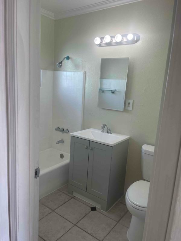 3042 Lynwood Rd - Photo 3 of 6