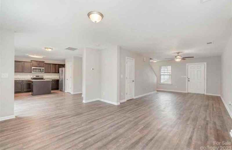 1036 Sundance Dr - Photo 2 of 7