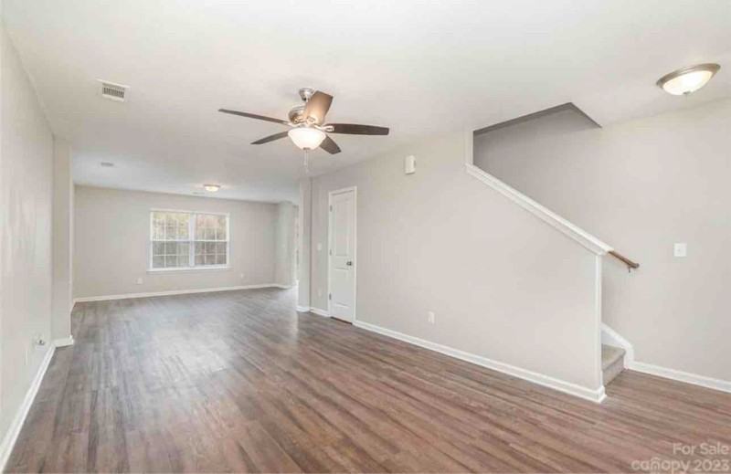 1036 Sundance Dr - Photo 3 of 7