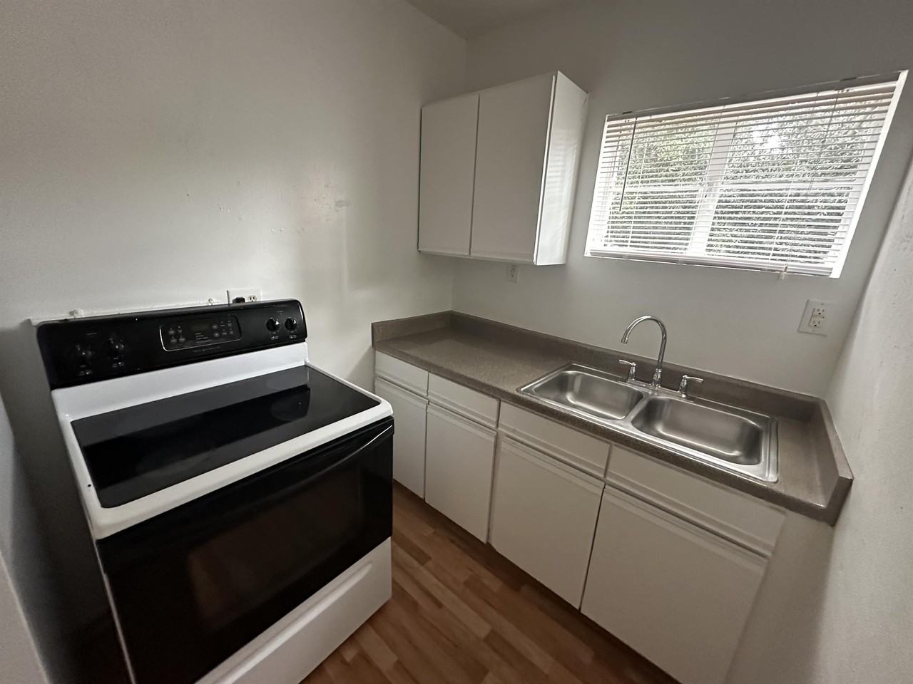 5611 Jackson Street #5611-01 - Photo 5 of 13