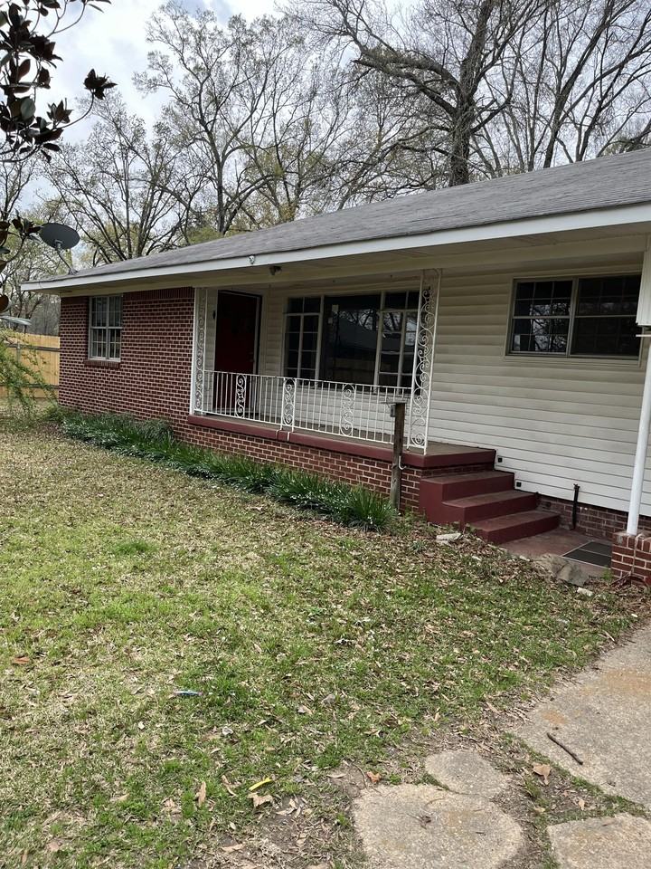 3743 N Market St - Photo 2 of 18