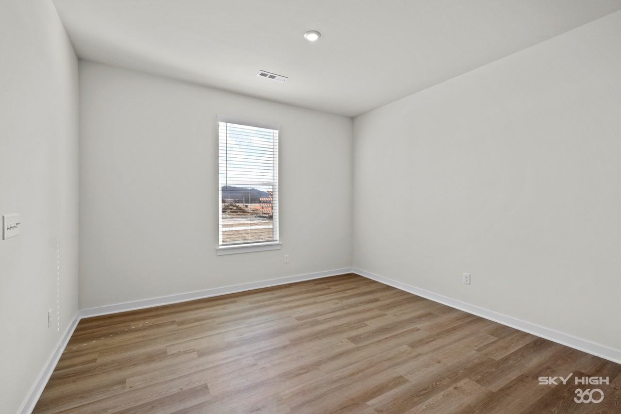 301 S Neon Ave #NA - Photo 2 of 24