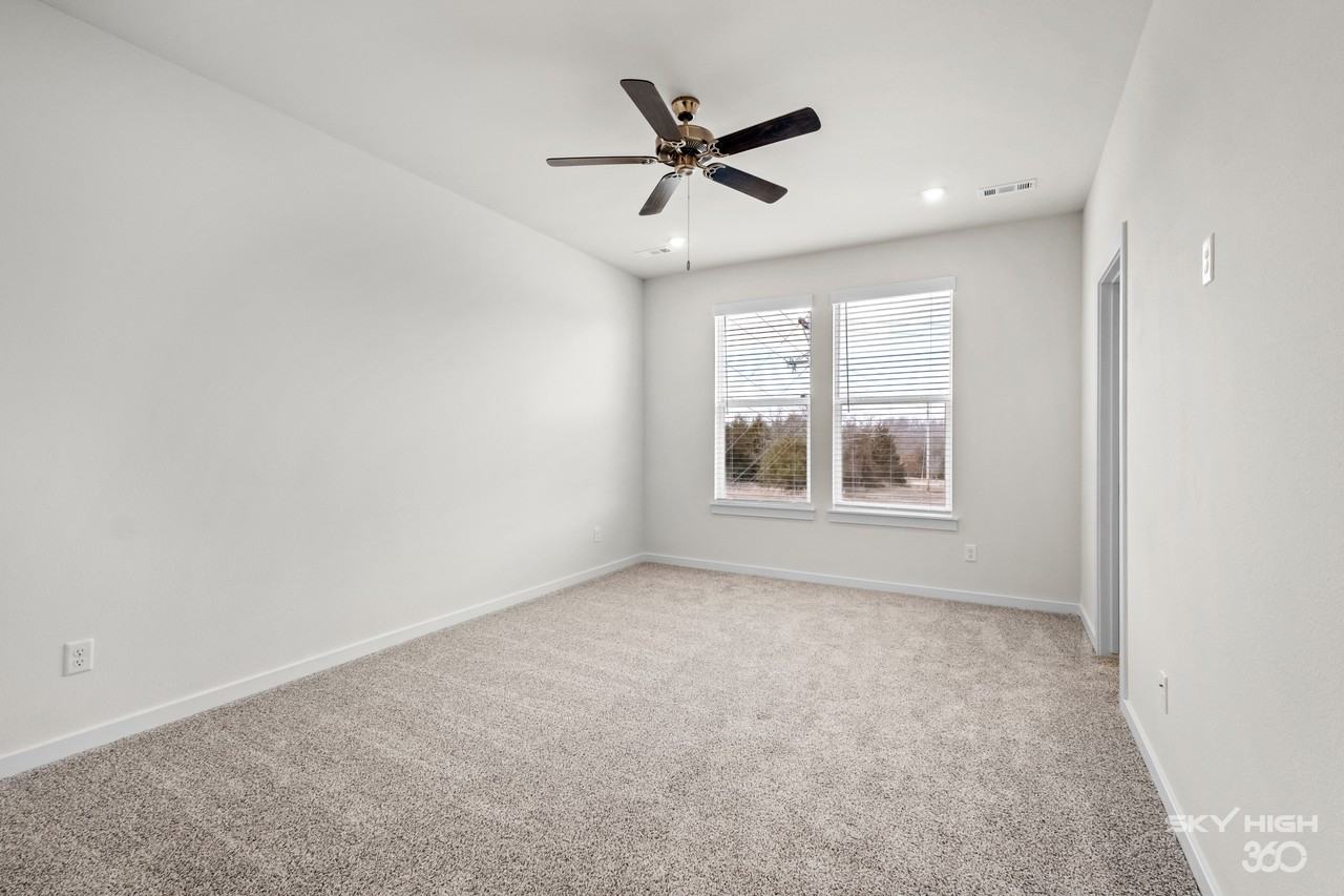 301 S Neon Ave #NA - Photo 5 of 24