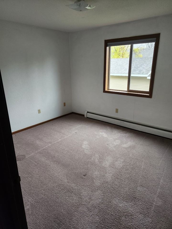 407 E Gilman St #102 - Photo 4 of 5