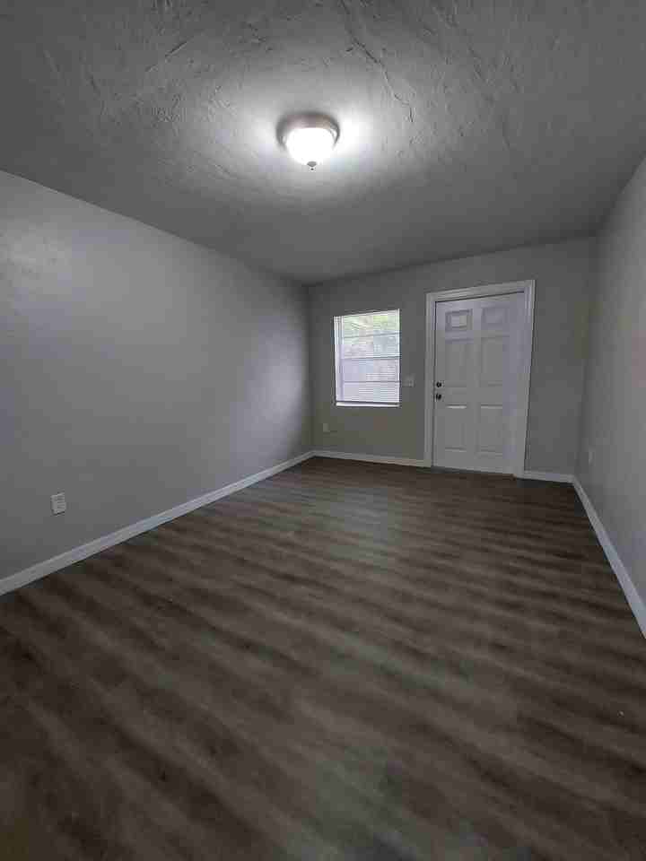 1815 Lillie St #1815 - Photo 2 of 9