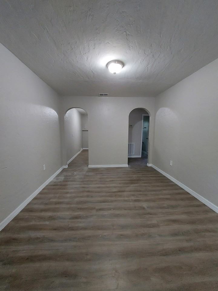 1815 Lillie St #1815 - Photo 3 of 9