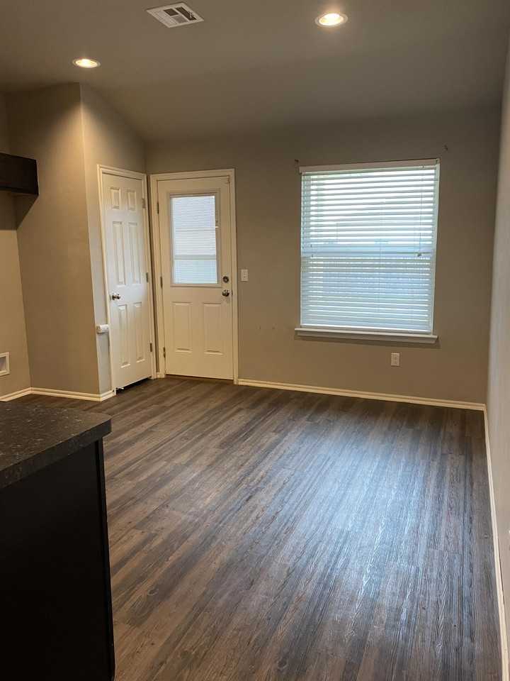 11704 Nw 134th St #1 - Photo 6 of 19