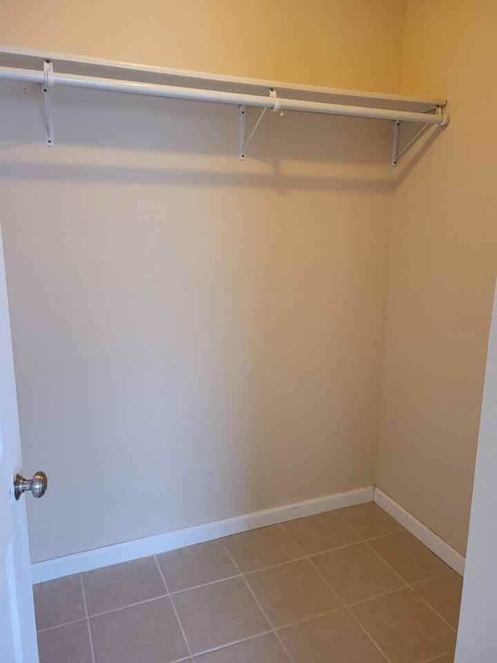 711 S Poplar St Apt B #B - Photo 6 of 11