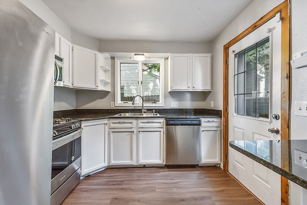 2043 Carroll Ave #2043 - Photo 6 of 8