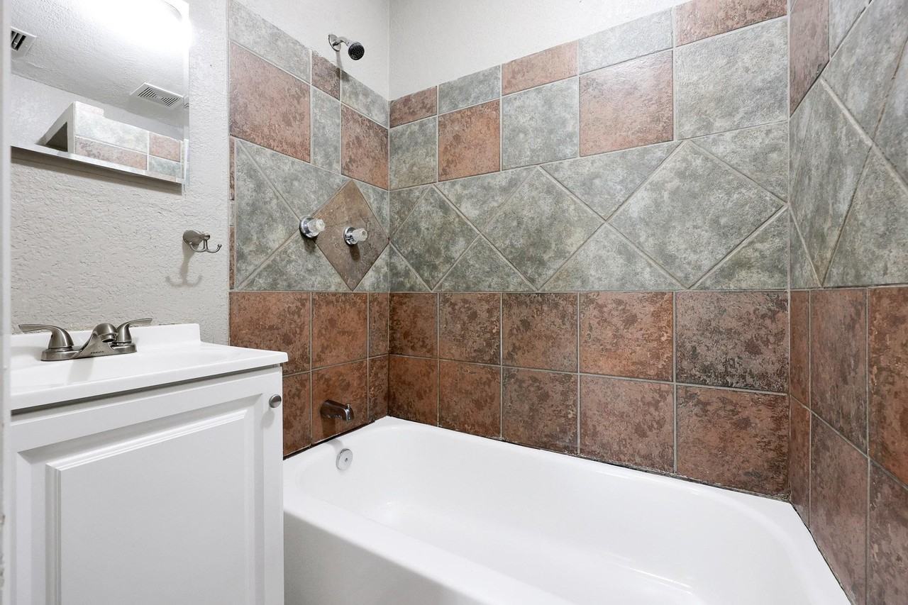 W Windsor Ave - Photo 6 of 18