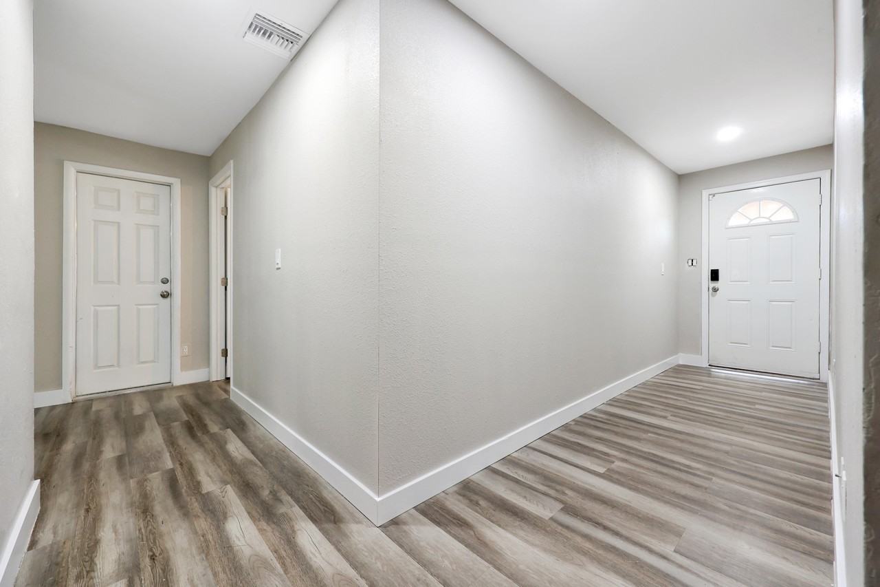 W Windsor Ave - Photo 7 of 18