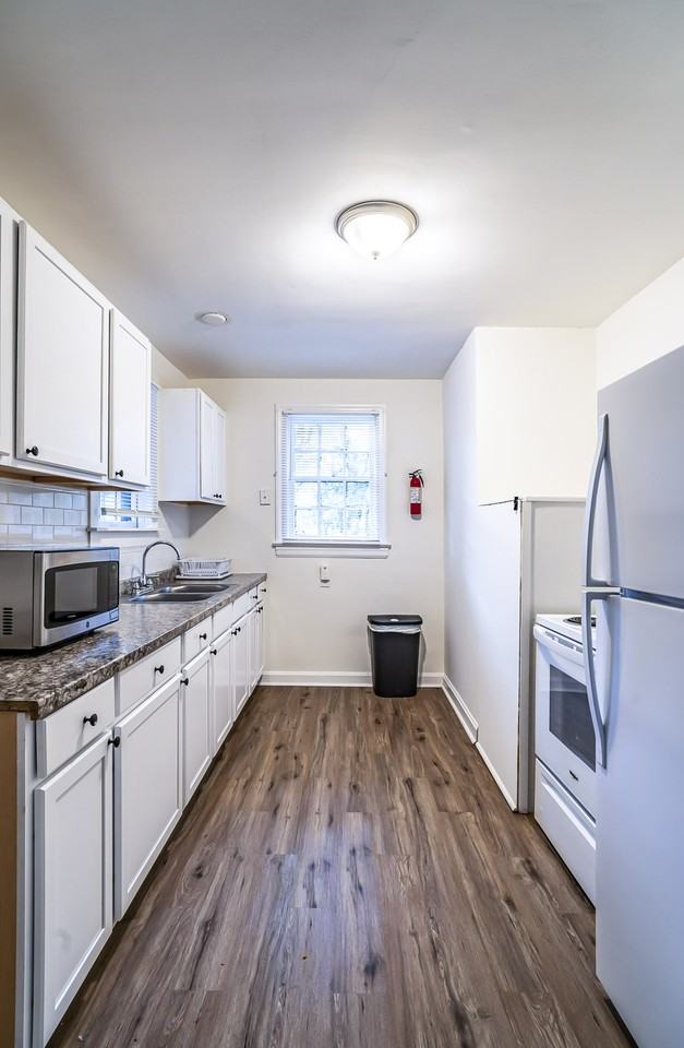 W 33rd St - Photo 3 of 5