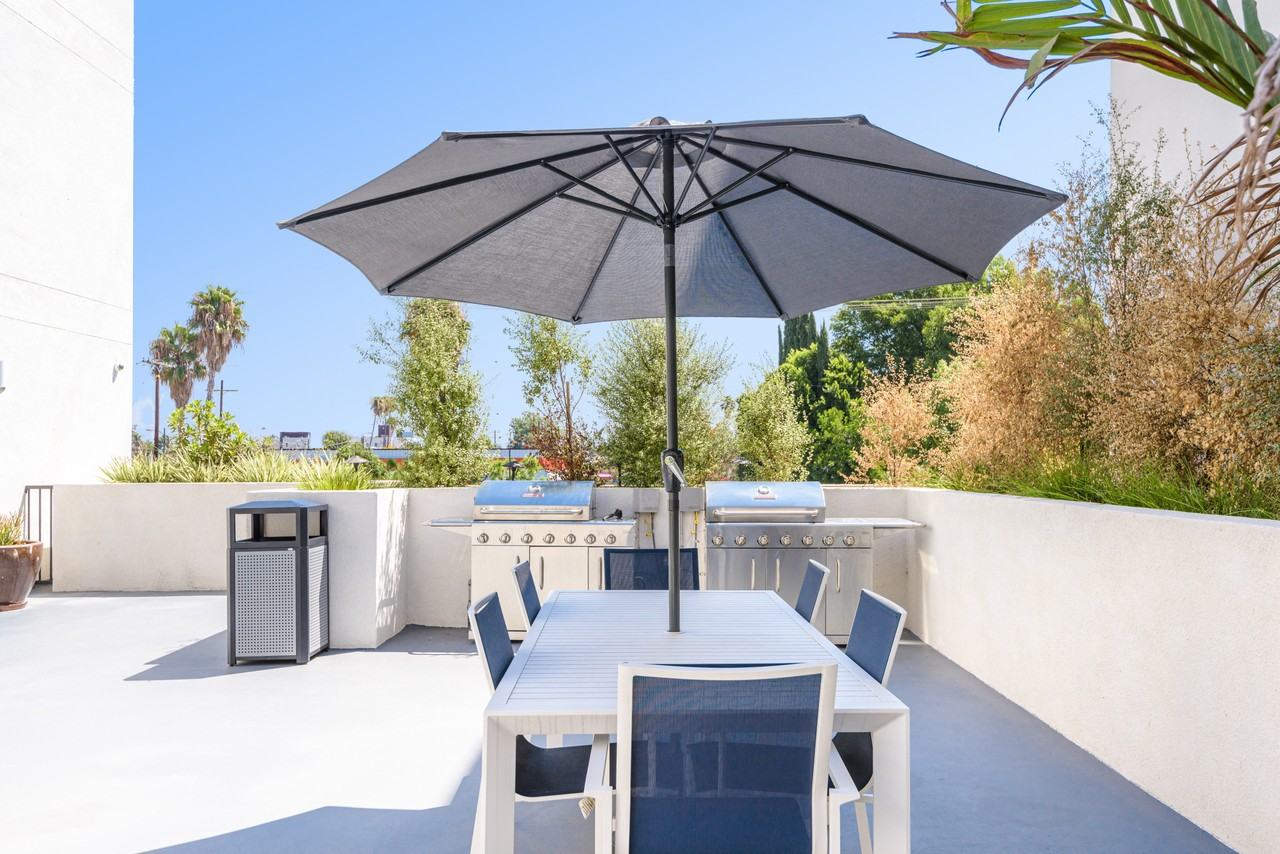 Sherman Way Luxury Apartment Homes - Photo 6 of 31